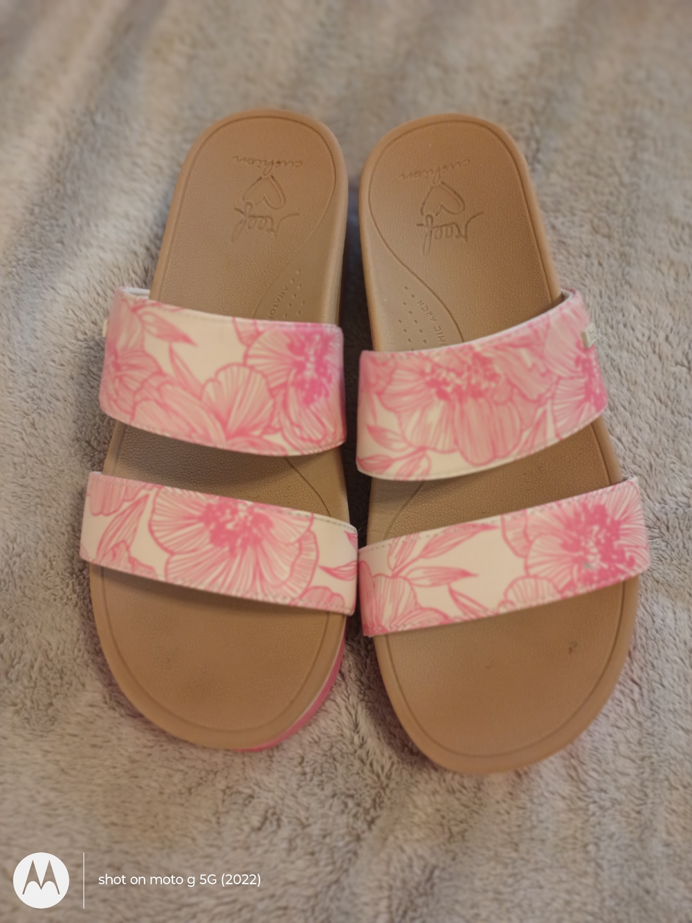 Reef Banded Horizon Pink And White Floral Cushioned Sandal SZ 7